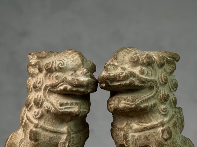 古玩陶瓷獅子燭臺一對拍賣,當前價格2500元