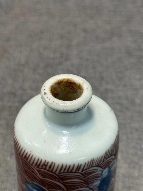 古玩陶瓷道光青花釉里紅海八怪鼻煙壺(有鼻煙+黃金蓋紐)拍賣，當(dāng)前價格18888元