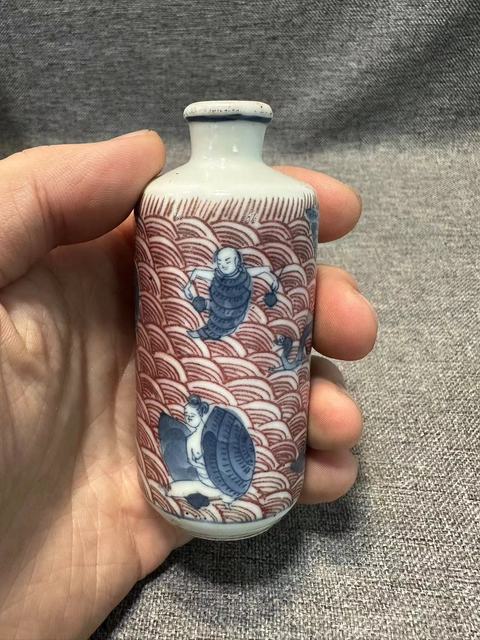 古玩陶瓷道光青花釉里紅海八怪鼻煙壺(有鼻煙+黃金蓋紐)拍賣，當(dāng)前價格18888元