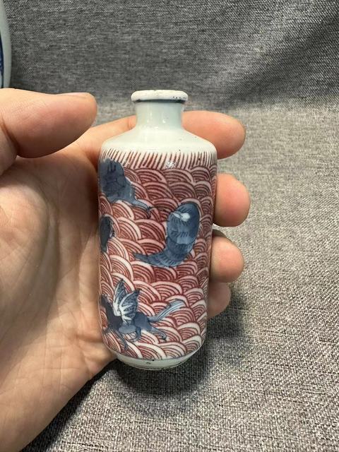 古玩陶瓷道光青花釉里紅海八怪鼻煙壺(有鼻煙+黃金蓋紐)拍賣，當(dāng)前價格18888元