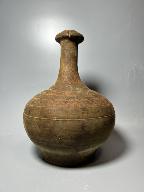 古玩陶瓷漢代·彩繪網格紋蒜頭瓶拍賣，當前價格5000元