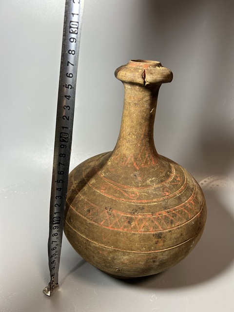 古玩陶瓷漢代·彩繪網格紋蒜頭瓶拍賣，當前價格5000元
