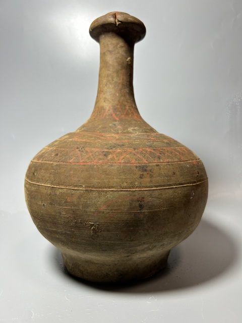 古玩陶瓷漢代·彩繪網格紋蒜頭瓶拍賣，當前價格5000元