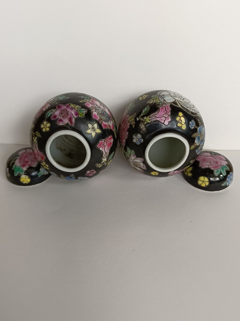 古玩陶瓷（一對(duì)）墨地粉彩百花不落地紋蓋罐拍賣(mài)，當(dāng)前價(jià)格198元