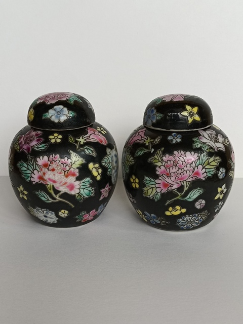 古玩陶瓷（一對(duì)）墨地粉彩百花不落地紋蓋罐拍賣(mài)，當(dāng)前價(jià)格198元