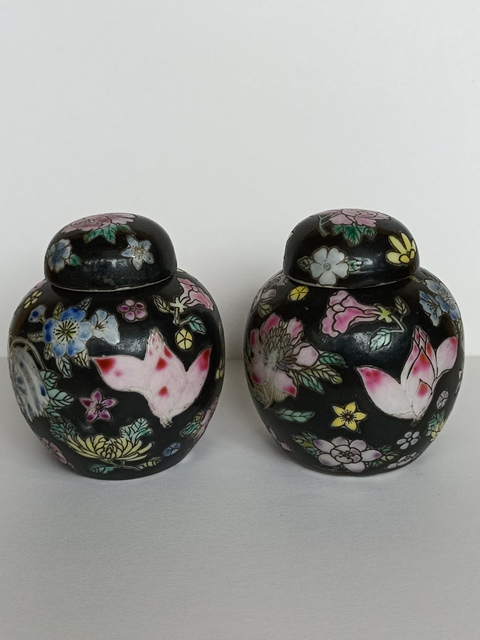 古玩陶瓷（一對(duì)）墨地粉彩百花不落地紋蓋罐拍賣(mài)，當(dāng)前價(jià)格198元