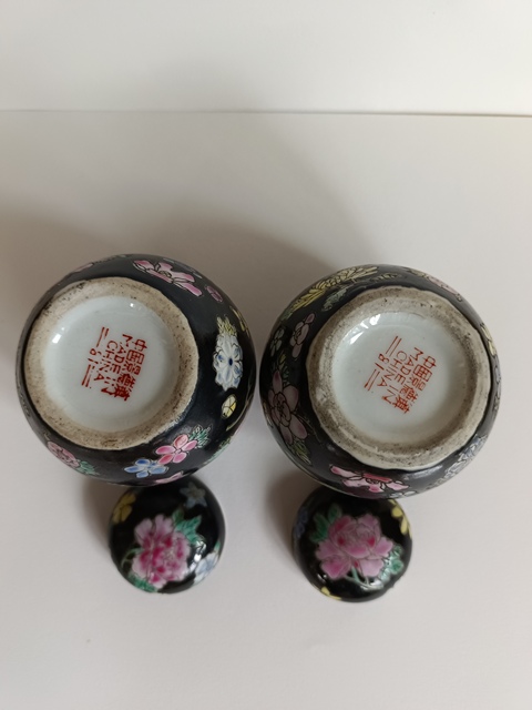 古玩陶瓷（一對(duì)）墨地粉彩百花不落地紋蓋罐拍賣(mài)，當(dāng)前價(jià)格198元