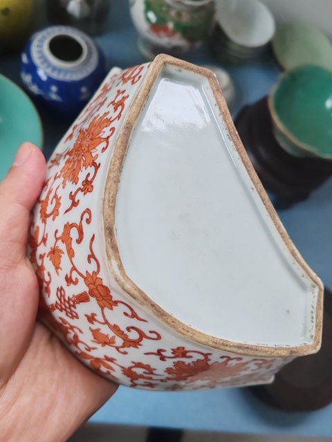 古玩陶瓷清中晚時期礬紅福壽圖角盤拍賣,當前價格2680元