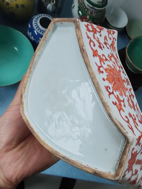 古玩陶瓷清中晚時期礬紅福壽圖角盤拍賣,當前價格2680元