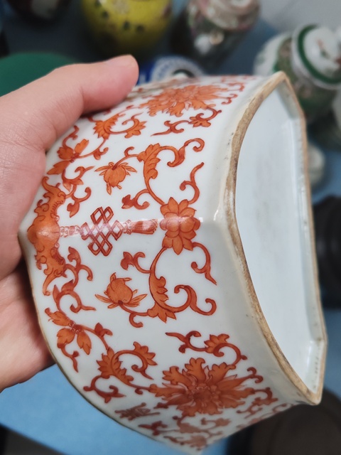 古玩陶瓷清中晚時期礬紅福壽圖角盤拍賣,當前價格2680元