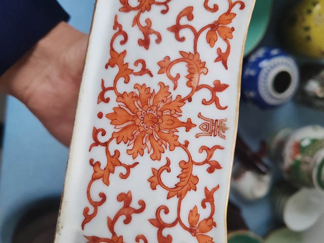 古玩陶瓷清中晚時期礬紅福壽圖角盤拍賣,當前價格2680元