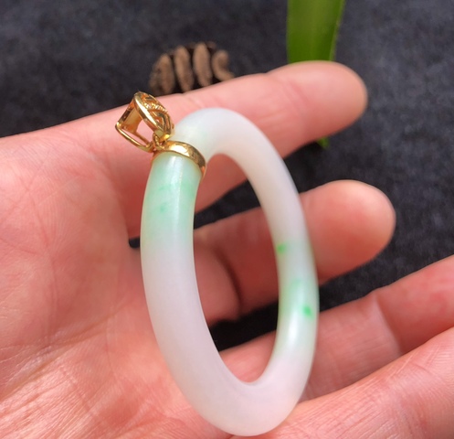 古玩玉器天然翡翠雕“素紋環”拍賣,當前價格7500元