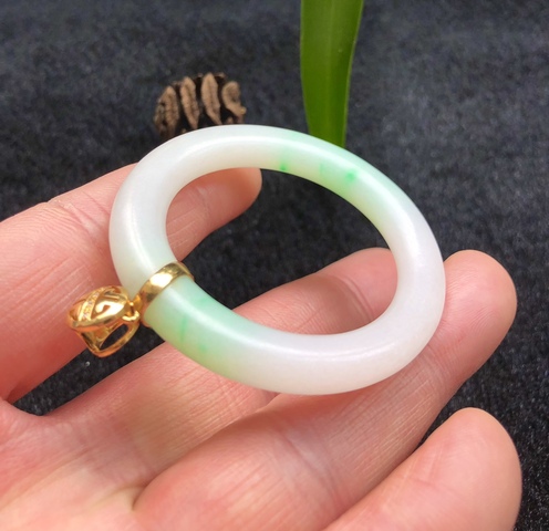 古玩玉器天然翡翠雕“素紋環”拍賣,當前價格7500元