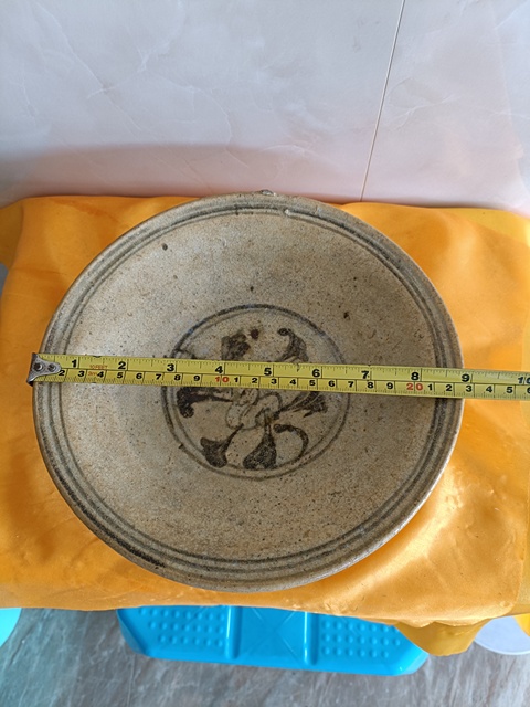 古玩陶瓷館藏級絕品宋代青花花卉紋折沿大盤拍賣,當前價格98000元
