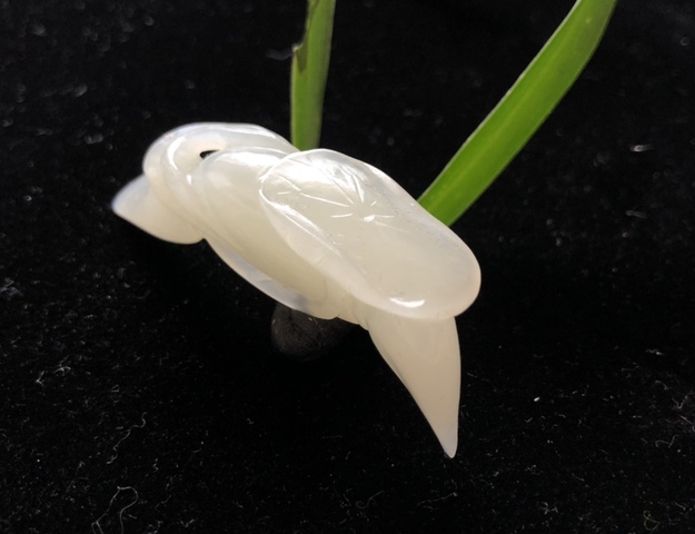 古玩玉器和田玉雕“蓮藕”掛件拍賣，當(dāng)前價(jià)格9500元