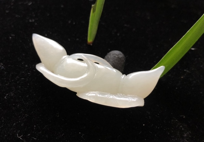古玩玉器和田玉雕“蓮藕”掛件拍賣，當(dāng)前價(jià)格9500元