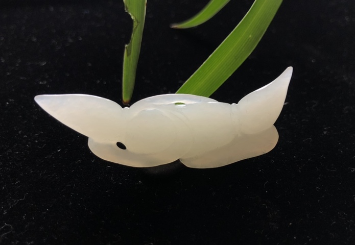 古玩玉器和田玉雕“蓮藕”掛件拍賣，當(dāng)前價(jià)格9500元