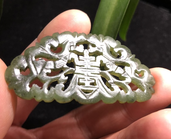 古玩玉器清代和田玉雕“雙龍捧壽”佩拍賣,當前價格5500元