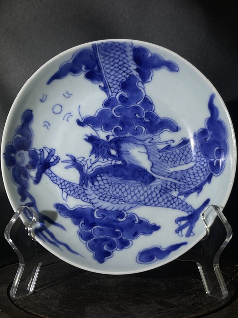古玩陶瓷大明洪武年制青花過墻龍紋賞盤拍賣,當前價格38000元
