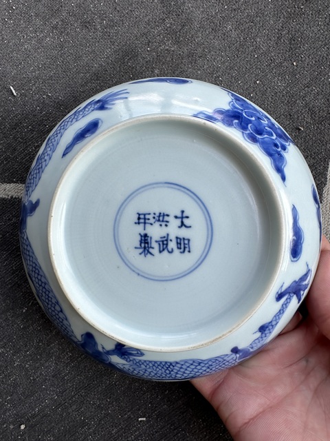 古玩陶瓷大明洪武年制青花過墻龍紋賞盤拍賣,當前價格38000元
