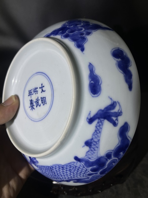 古玩陶瓷大明洪武年制青花過墻龍紋賞盤拍賣,當前價格38000元