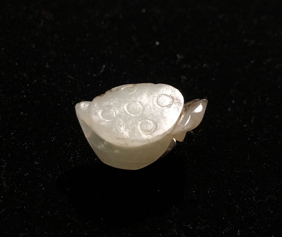 古玩玉器清代和田玉雕“蓮蓬”把件拍賣，當前價格7500元