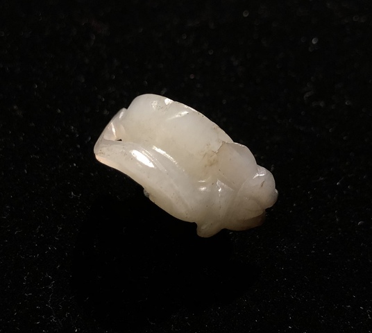 古玩玉器清代和田玉雕“蓮蓬”把件拍賣，當前價格7500元