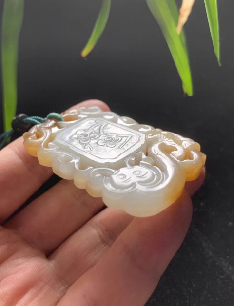 古玩玉器清代和田玉雕“梅花牌”拍賣,當(dāng)前價格40000元