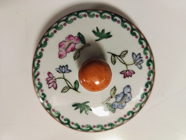 古玩陶瓷粉彩八寶花卉紋蓋罐真品鑒賞圖