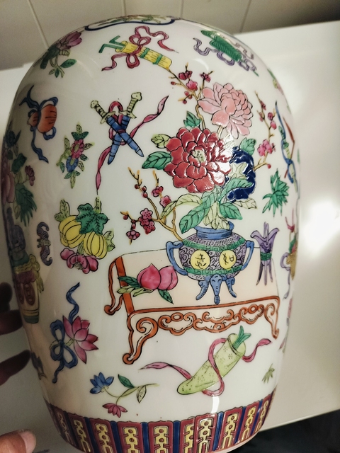 古玩陶瓷粉彩八寶花卉紋蓋罐真品鑒賞圖