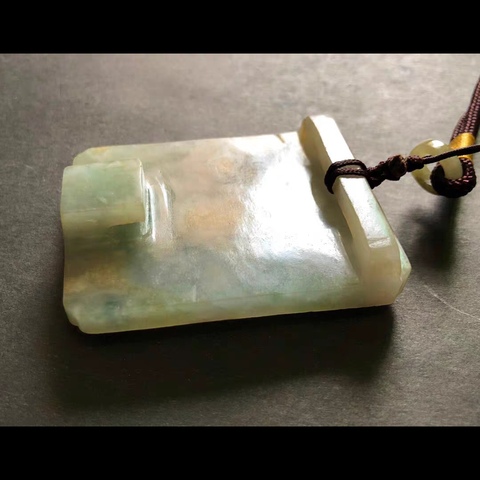 古玩玉器清代天然翡翠雕“團(tuán)壽紋”帶扣拍賣，當(dāng)前價(jià)格9999元