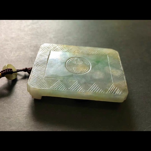 古玩玉器清代天然翡翠雕“團(tuán)壽紋”帶扣拍賣，當(dāng)前價(jià)格9999元
