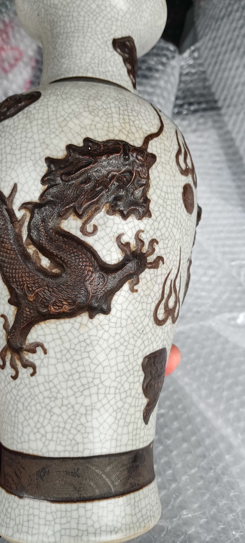 古玩陶瓷哥釉***雙龍戲珠觀音瓶拍賣,當前價格1888元