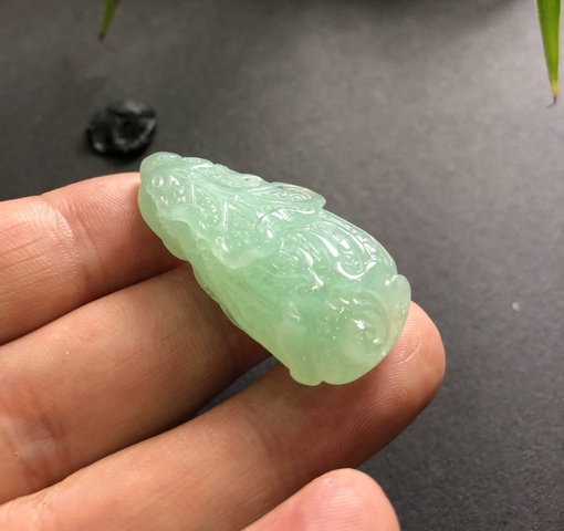 古玩玉器天然翡翠白菜掛件拍賣,當前價格2200元