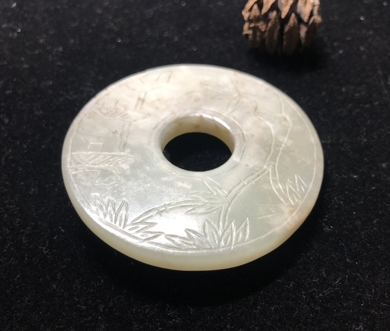 古玩玉器清代和田玉雕“花卉紋璧”拍賣，當前價格7500元