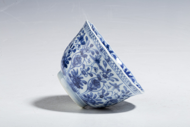 古玩陶瓷清康熙·青花花卉紋花口杯碟一套拍賣，當前價格2500元