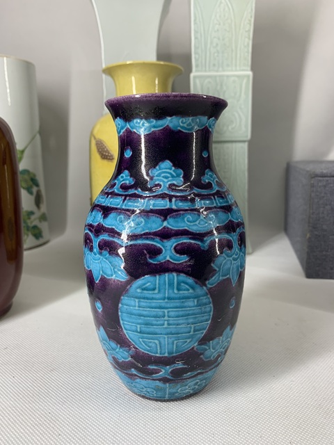 古玩陶瓷民國·琺華彩團壽紋羅漢瓶拍賣，當前價格899元