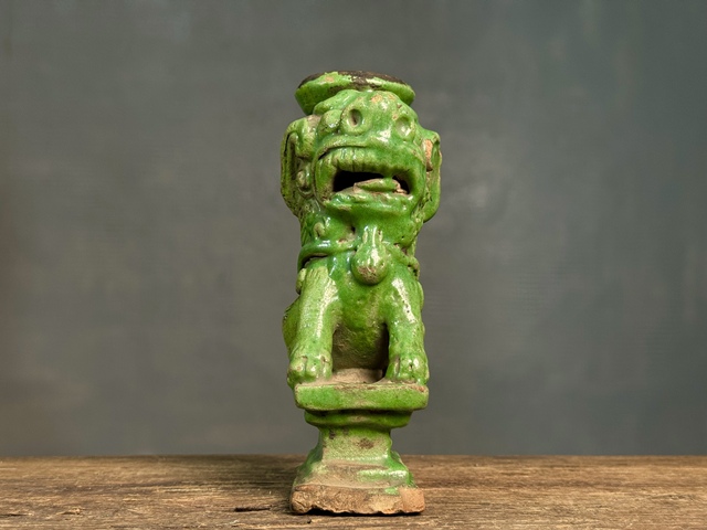 古玩陶瓷明代綠釉獅子燭臺(tái)拍賣(mài)，當(dāng)前價(jià)格386元