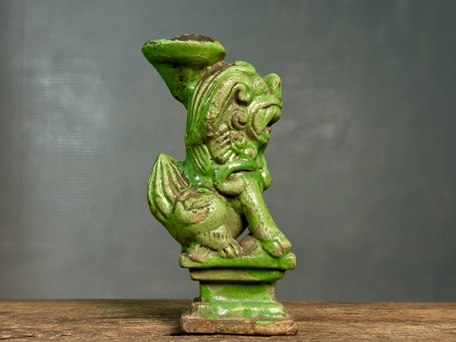 古玩陶瓷明代綠釉獅子燭臺(tái)拍賣(mài)，當(dāng)前價(jià)格386元