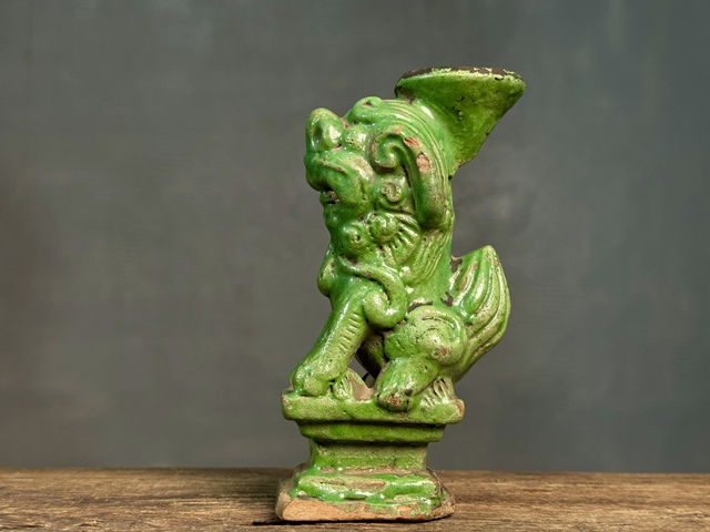 古玩陶瓷明代綠釉獅子燭臺(tái)拍賣(mài)，當(dāng)前價(jià)格386元