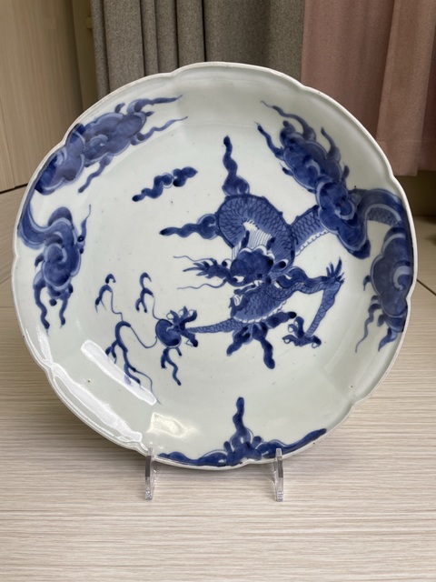 古玩陶瓷清早期 青花過(guò)墻龍紋盤(pán)拍賣,當(dāng)前價(jià)格2800元
