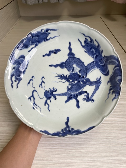 古玩陶瓷清早期 青花過(guò)墻龍紋盤(pán)拍賣,當(dāng)前價(jià)格2800元