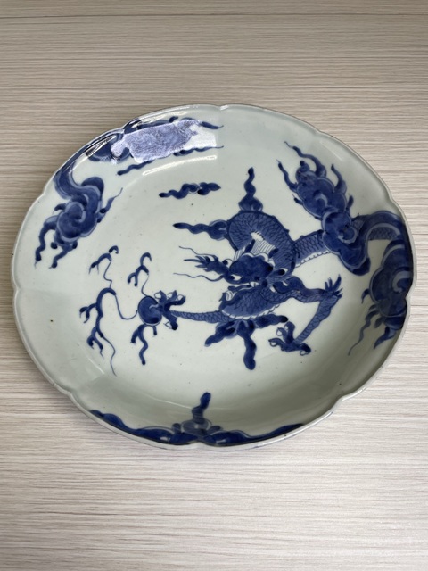 古玩陶瓷清早期 青花過(guò)墻龍紋盤(pán)拍賣,當(dāng)前價(jià)格2800元
