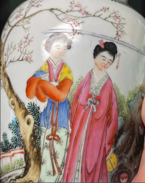 古玩陶瓷粉彩紅樓夢題材燈籠瓶拍賣，當前價格4500元