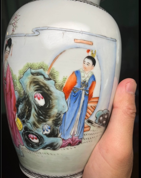 古玩陶瓷粉彩紅樓夢題材燈籠瓶拍賣，當前價格4500元