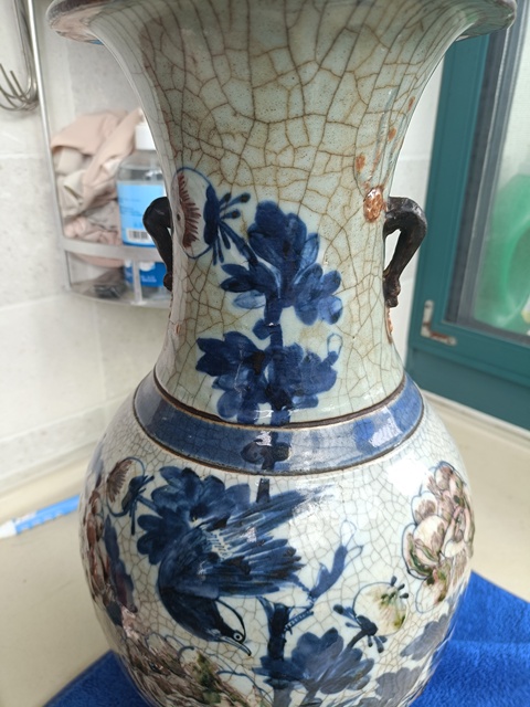 古玩陶瓷清中期哥釉青花花鳥(niǎo)瓶拍賣，當(dāng)前價(jià)格8800元