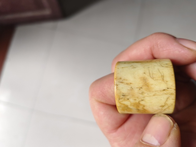 古玩雜項(xiàng)骨質(zhì)扳指真品鑒賞圖