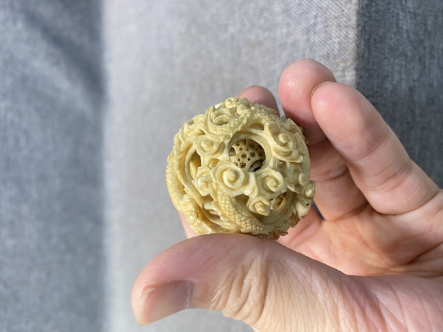 古玩雜項牙雕云龍紋轉心球(鬼工球)真品鑒賞圖
