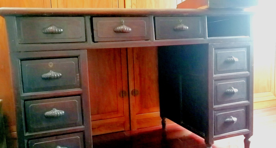 古玩雜項老紅木寫字臺真品鑒賞圖