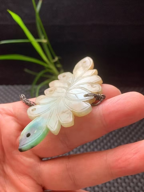 古玩玉器清代天然翡翠雕“花卉佩”拍賣,當(dāng)前價(jià)格3500元